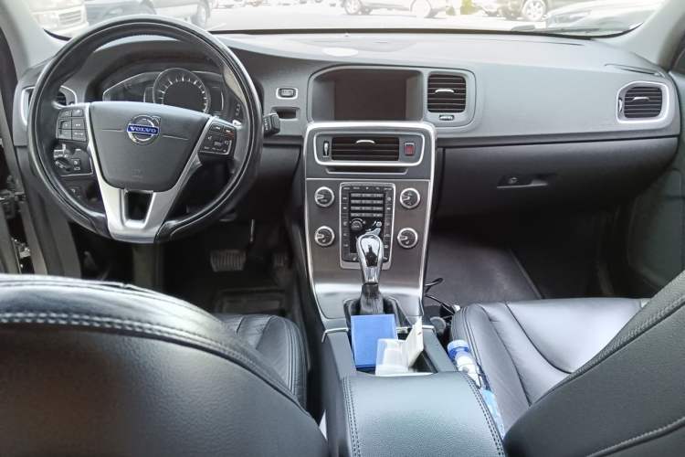 Used Volvo S60 2015 S60L T5 Zhiyue Edition Center Console