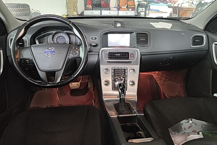 Used Volvo S60 2015 S60L 2.0T Smart Drive Edition Center Console