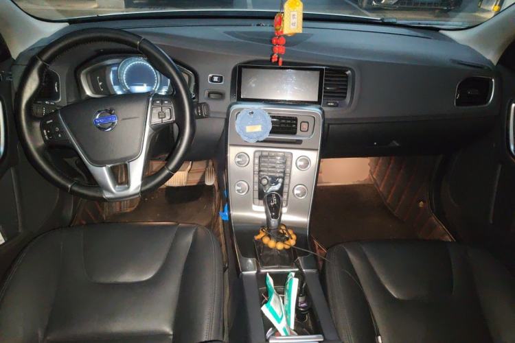 Used Volvo S60 2015 S60L T5 Intelligent Drive Edition Center Console
