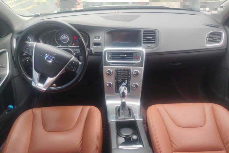 Used Volvo S60 2015 S60L 2.0T Zhiyuan Edition Center Console