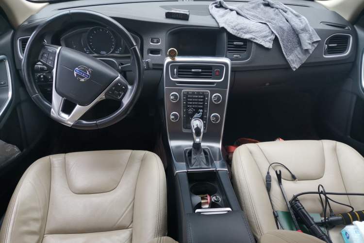 Used Volvo S60 2015 S60L T5 Intelligent Drive Edition Center Console