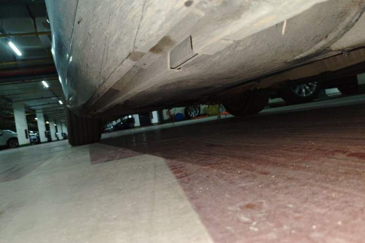 Used Volvo S60 2015 S60L 2.0T Zhiyuan Edition Chassis Front Right