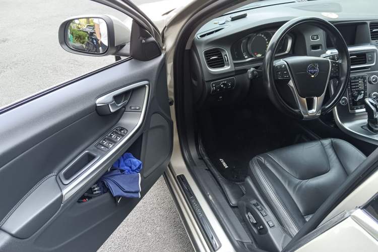 Used Volvo S60 2015 S60L T5 Zhiyue Edition Driver Seat