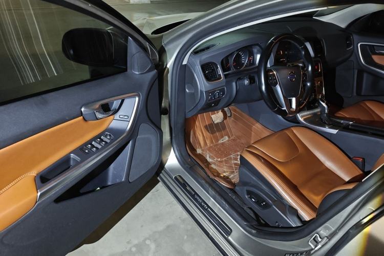 Used Volvo S60 2015 S60L 2.0T Zhiyuan Edition Driver Seat