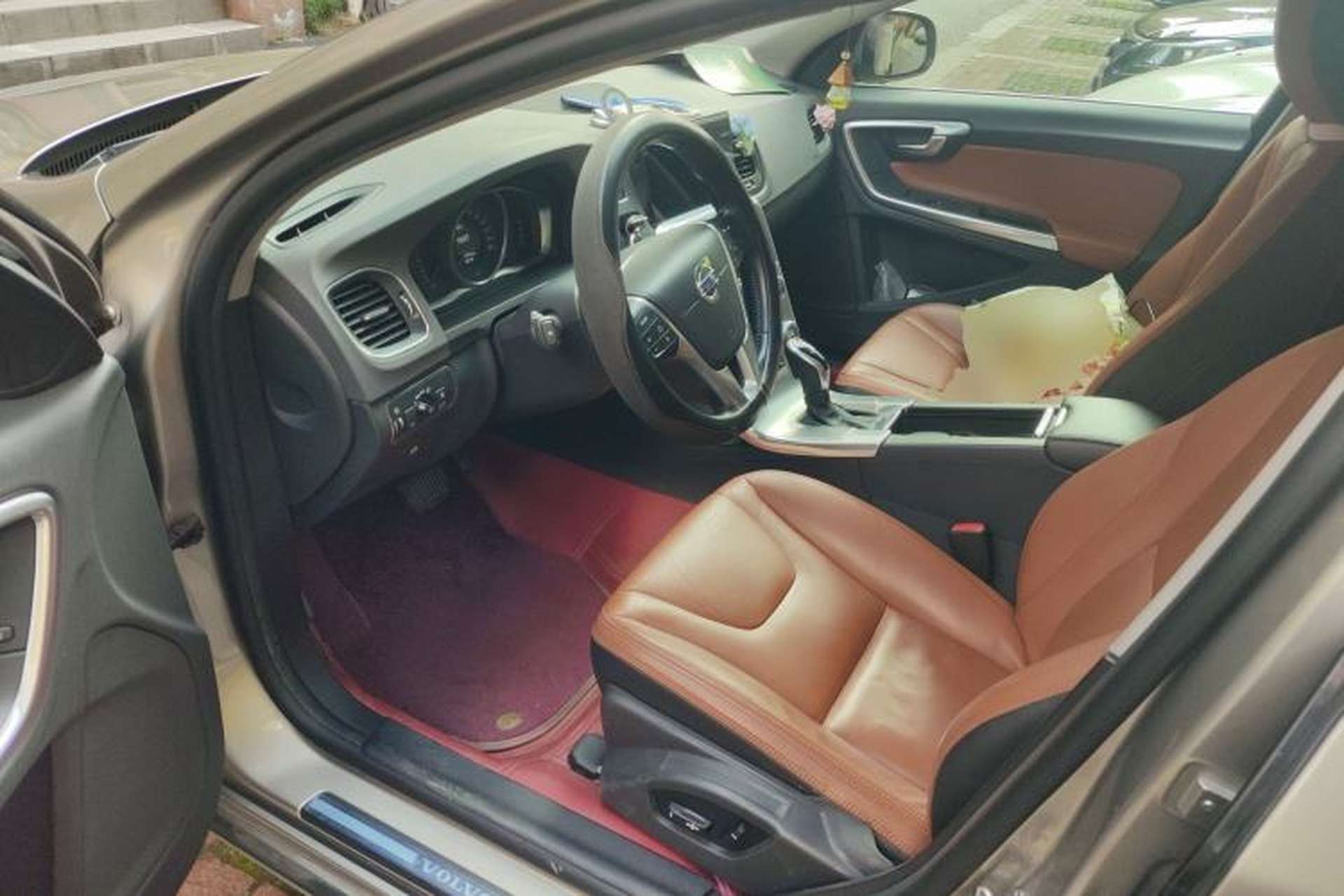 Used Volvo S60 2015 S60L 2.0T Zhiyuan Edition Driver Seat