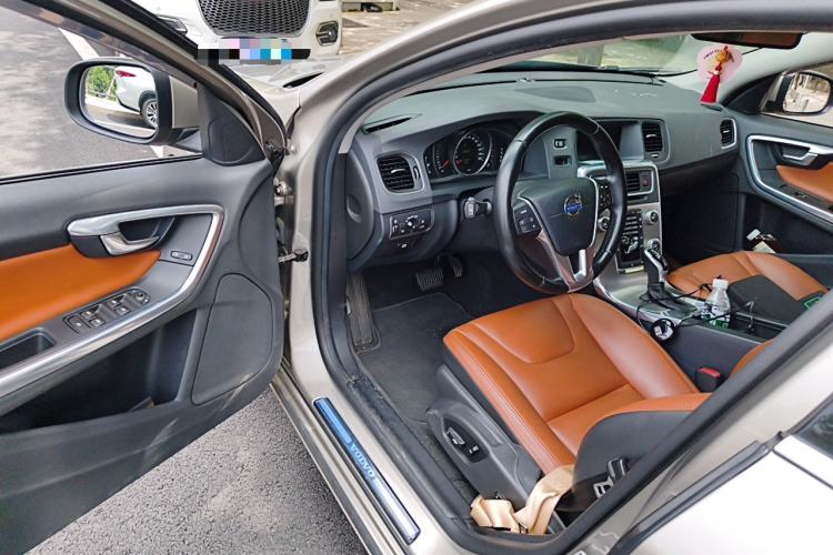 Used Volvo S60 2015 S60L 2.0T Zhiyuan Edition Driver Seat