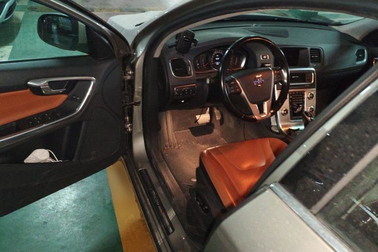 Used Volvo S60 2015 S60L 2.0T Zhiyuan Edition Driver Seat