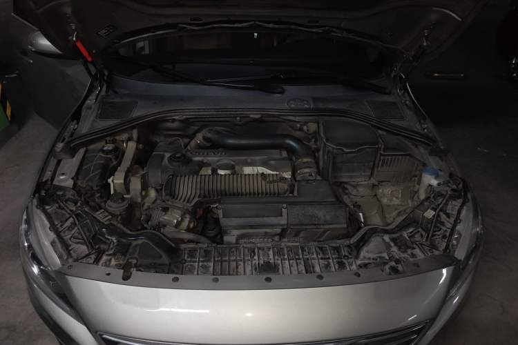 Used Volvo S60 2015 S60L 2.0T Zhiyuan Edition Engine Bay