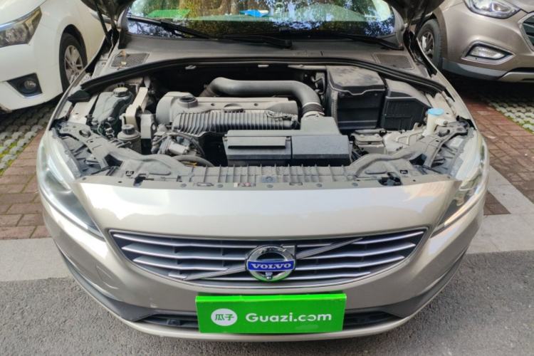 Used Volvo S60 2015 S60L 2.0T Zhiyuan Edition Engine Bay