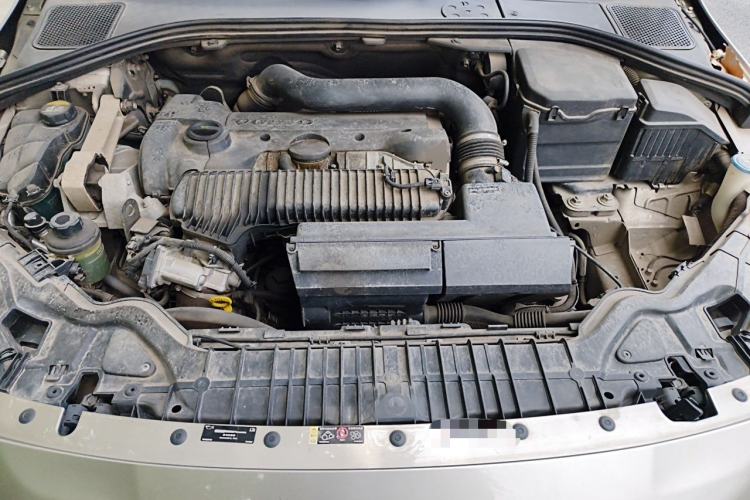 Used Volvo S60 2015 S60L 2.0T Zhiyuan Edition Engine Bay