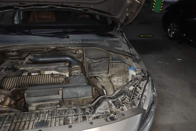 Used Volvo S60 2015 S60L 2.0T Zhiyuan Edition Engine Bay Left