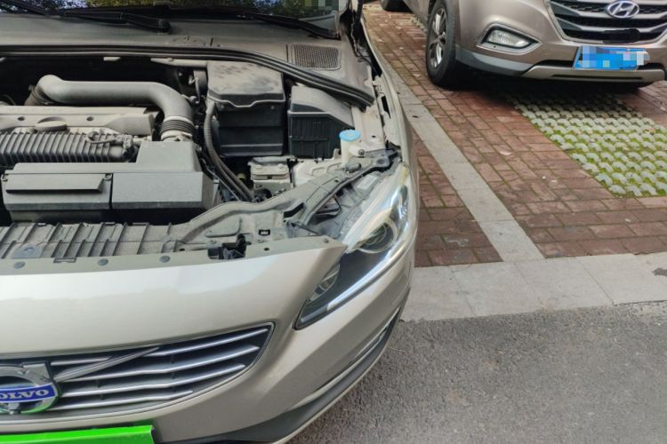 Used Volvo S60 2015 S60L 2.0T Zhiyuan Edition Engine Bay Left