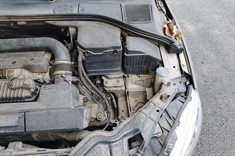 Used Volvo S60 2015 S60L 2.0T Zhiyuan Edition Engine Bay Left