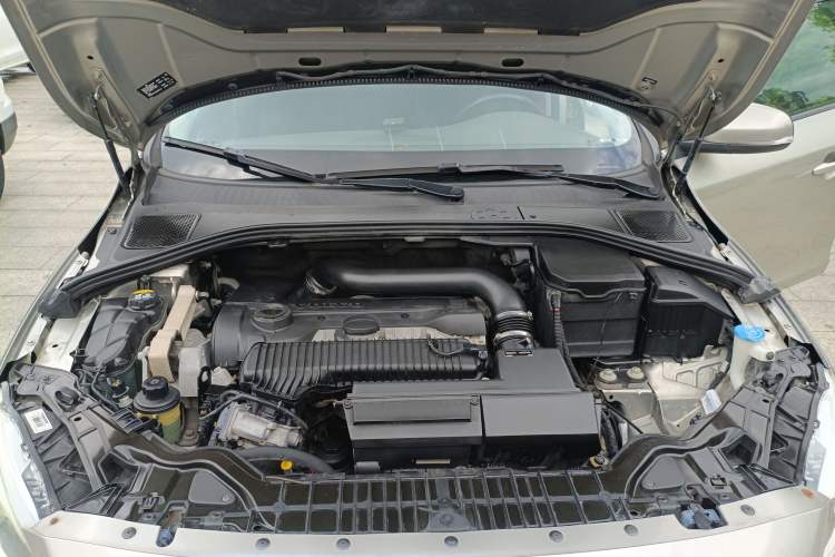 Used Volvo S60 2015 S60L 2.0T Smart Drive Edition Engine Bay