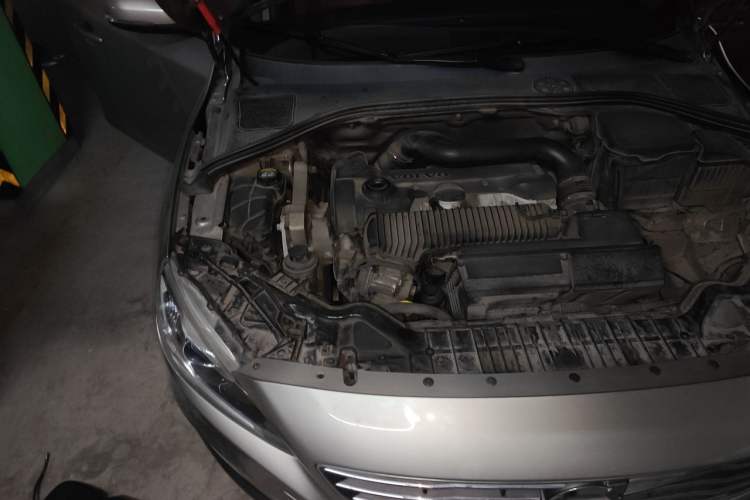 Used Volvo S60 2015 S60L 2.0T Zhiyuan Edition Engine Bay Right