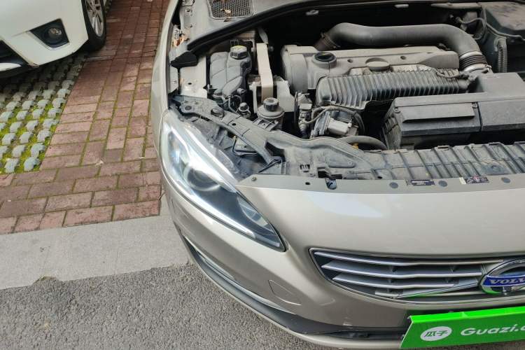 Used Volvo S60 2015 S60L 2.0T Zhiyuan Edition Engine Bay Right