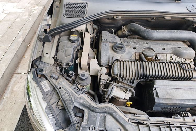 Used Volvo S60 2015 S60L 2.0T Zhiyuan Edition Engine Bay Right