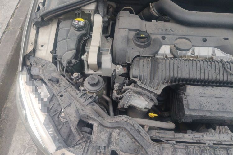Used Volvo S60 2015 S60L 2.0T Zhiyuan Edition Engine Bay Right