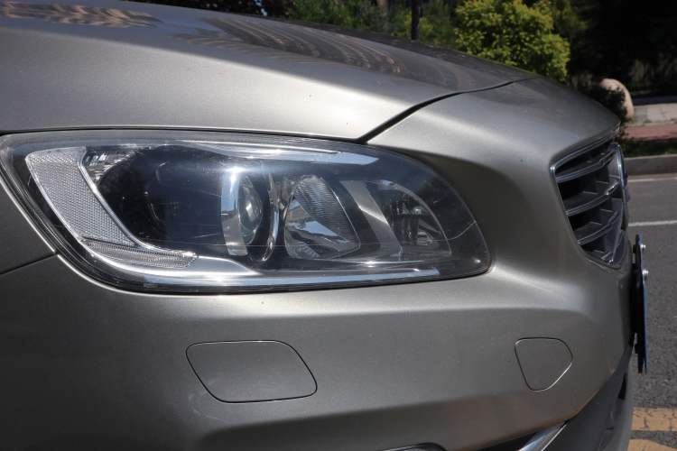 Used Volvo S60 2015 S60L 2.0T Zhiyuan Edition Exterior 3