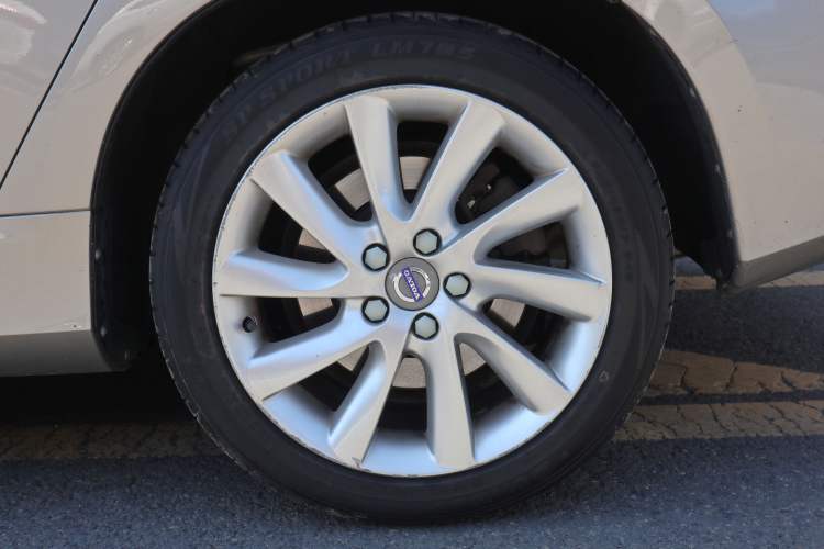 Used Volvo S60 2015 S60L 2.0T Zhiyuan Edition Exterior 4