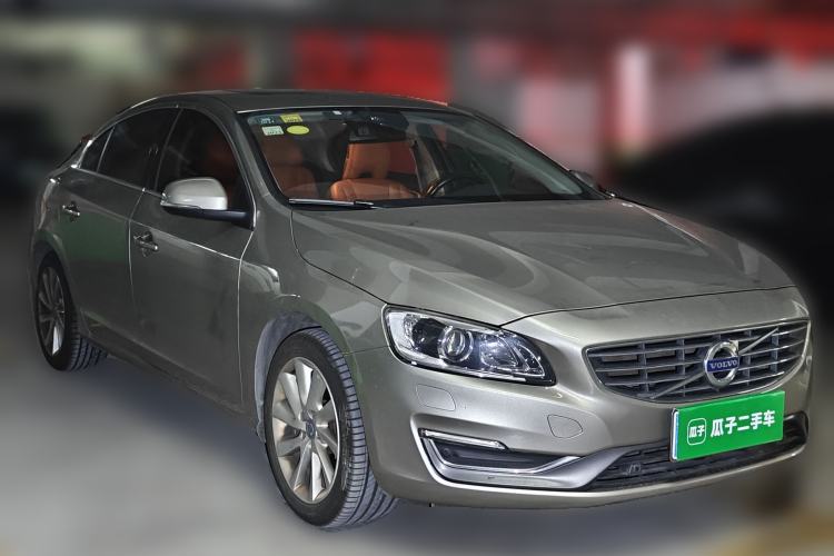 Used Volvo S60 2015 S60L 2.0T Zhiyuan Edition Front Right 45 Deg