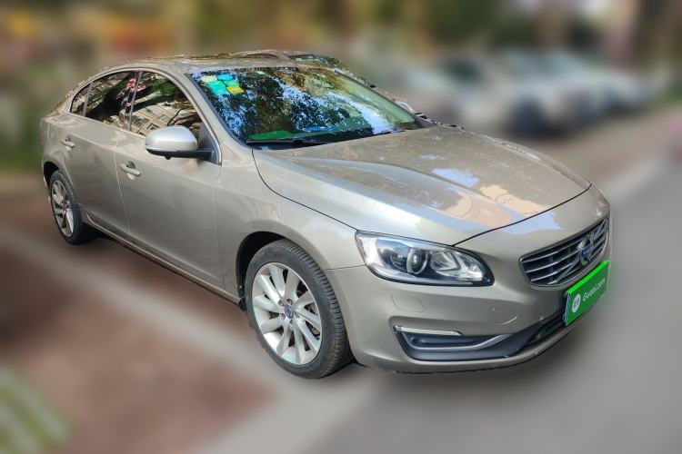 Used Volvo S60 2015 S60L 2.0T Zhiyuan Edition Front Right 45 Deg