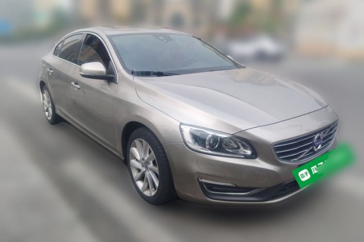 Used Volvo S60 2015 S60L 2.0T Zhiyuan Edition Front Right 45 Deg