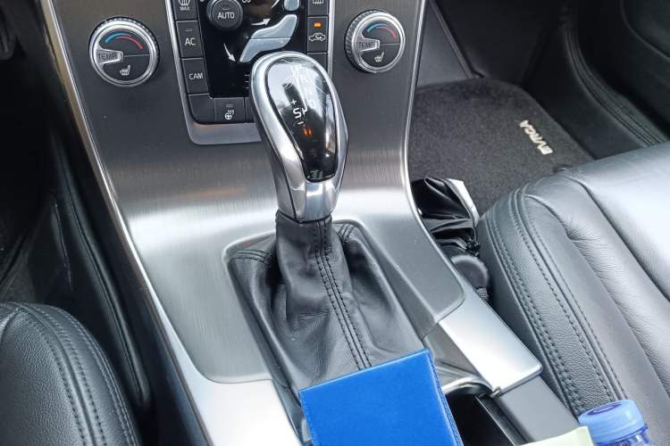 Used Volvo S60 2015 S60L T5 Zhiyue Edition Gear Lever