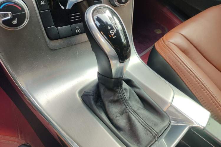 Used Volvo S60 2015 S60L 2.0T Zhiyuan Edition Gear Lever