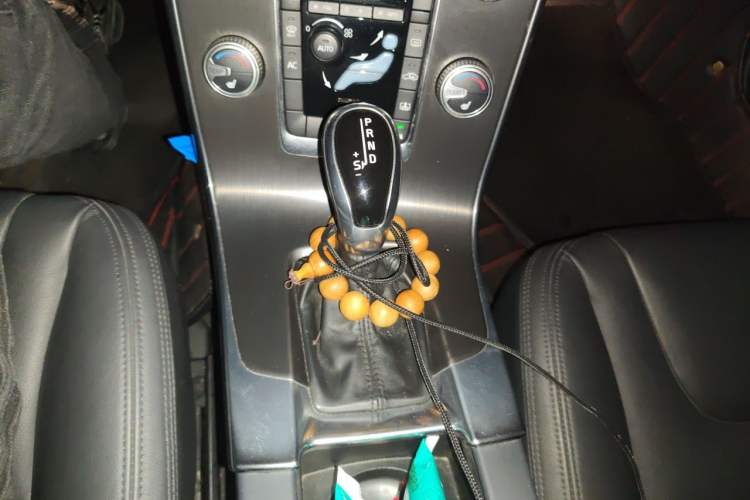 Used Volvo S60 2015 S60L T5 Intelligent Drive Edition Gear Lever
