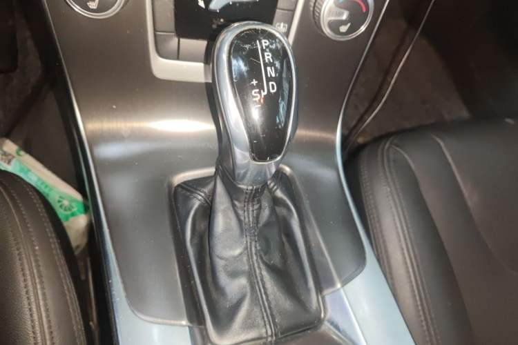 Used Volvo S60 2015 S60L T5 Intelligent Drive Edition Gear Lever