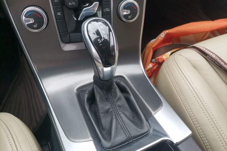 Used Volvo S60 2015 S60L T5 Intelligent Drive Edition Gear Lever