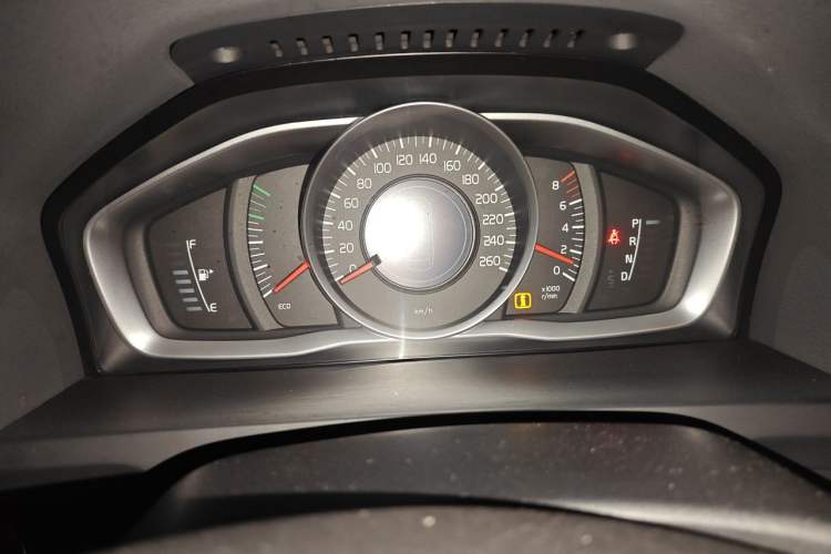 Used Volvo S60 2015 S60L 2.0T Zhiyuan Edition Instrument Cluster