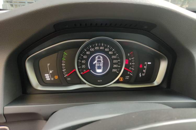 Used Volvo S60 2015 S60L 2.0T Zhiyuan Edition Instrument Cluster