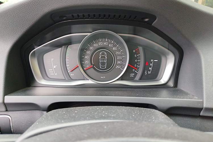 Used Volvo S60 2015 S60L 2.0T Zhiyuan Edition Instrument Cluster