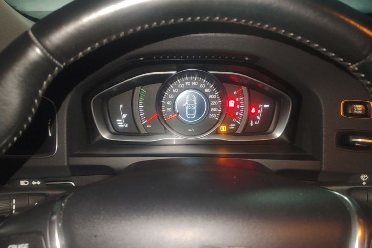 Used Volvo S60 2015 S60L 2.0T Zhiyuan Edition Instrument Cluster