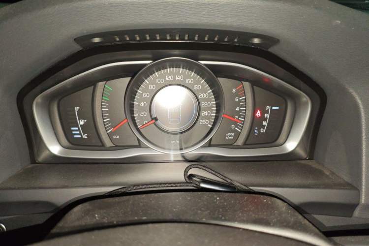 Used Volvo S60 2015 S60L 2.0T Zhiyuan Edition Instrument Cluster