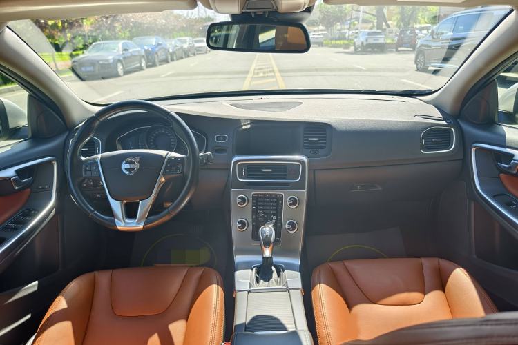 Used Volvo S60 2015 S60L 2.0T Zhiyuan Edition Interior 1