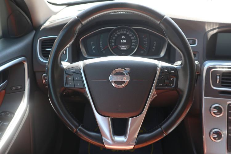 Used Volvo S60 2015 S60L 2.0T Zhiyuan Edition Interior 2