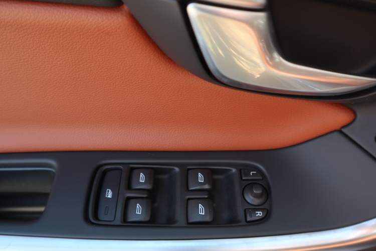 Used Volvo S60 2015 S60L 2.0T Zhiyuan Edition Interior 9