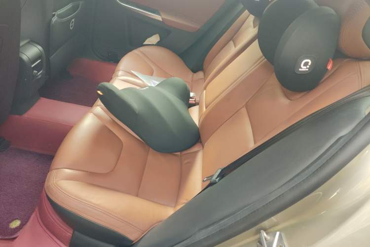 Used Volvo S60 2015 S60L 2.0T Zhiyuan Edition Left Rear Seat