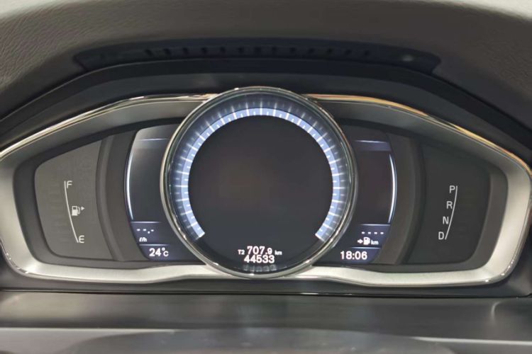 Used Volvo S60 2015 S60L T5 Intelligent Drive Edition Odometer Close Up