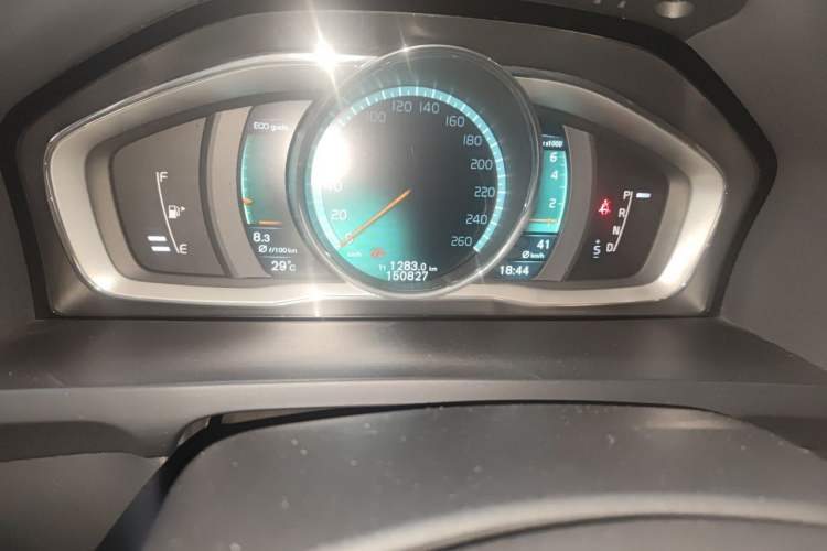 Used Volvo S60 2015 S60L T5 Intelligent Drive Edition Odometer Close Up