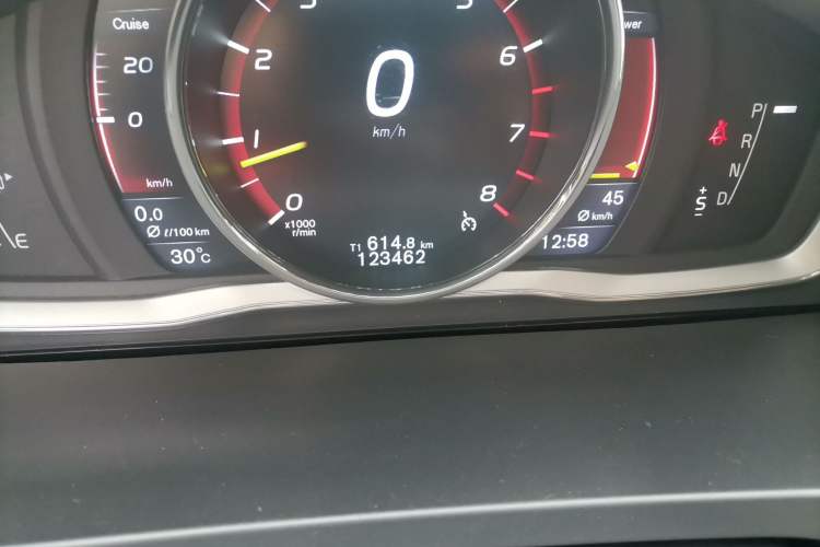 Used Volvo S60 2015 S60L T5 Intelligent Drive Edition Odometer Close Up