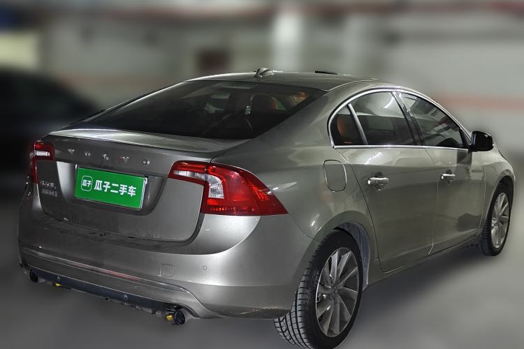 Used Volvo S60 2015 S60L 2.0T Zhiyuan Edition Rear Right 45 Deg