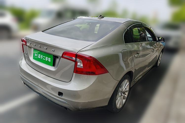 Used Volvo S60 2015 S60L 2.0T Zhiyuan Edition Rear Right 45 Deg