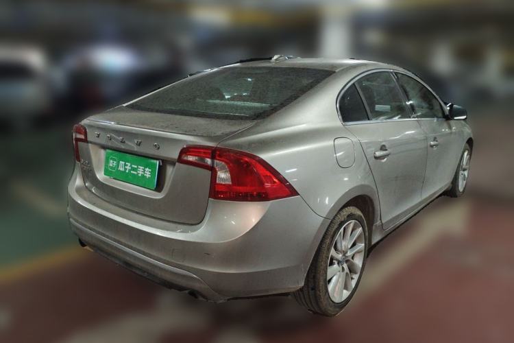Used Volvo S60 2015 S60L 2.0T Zhiyuan Edition Rear Right 45 Deg