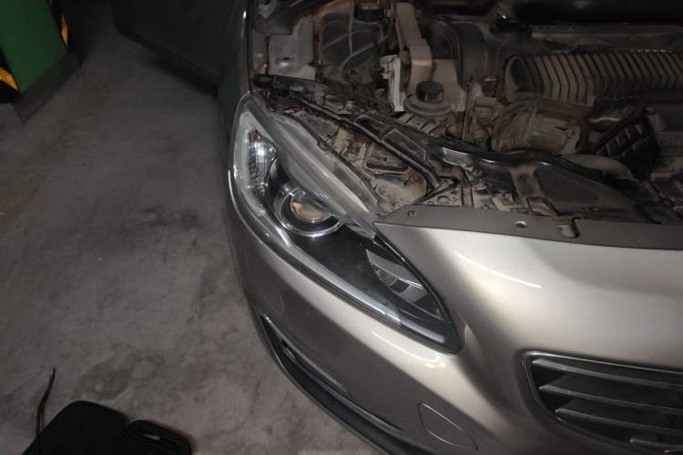 Used Volvo S60 2015 S60L 2.0T Zhiyuan Edition Right Front Headlight