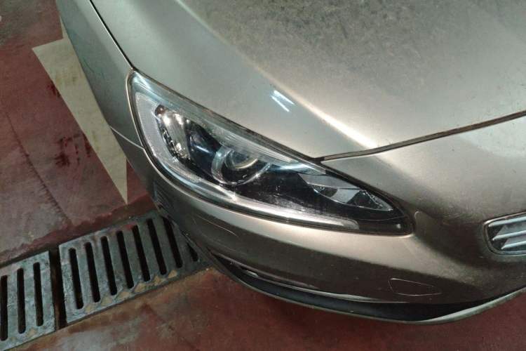 Used Volvo S60 2015 S60L 2.0T Zhiyuan Edition Right Front Headlight