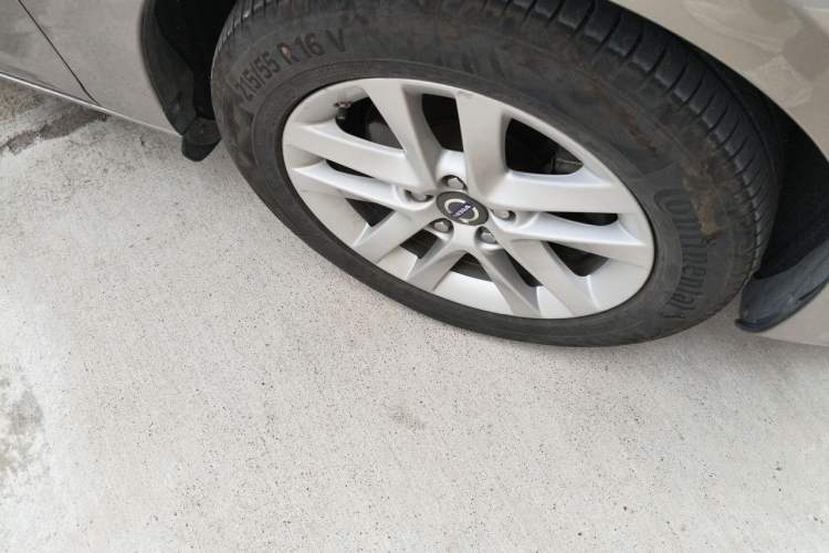 Used Volvo S60 2015 S60L 2.0T Smart Drive Edition Right Front Wheel Hub